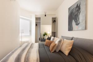 A seating area at Spiga Duplex Suites by Montenapoleone Living