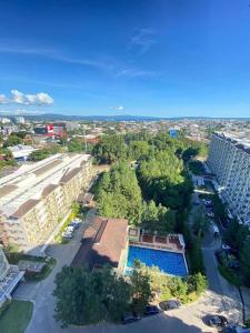 Bazén v ubytování Apo View Urban Crib -2 BR Camella Northpoint nebo v jeho okolí