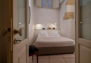 A bed or beds in a room at Corte dei Romiti Apartment - Lecce Selection