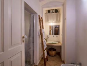 A bathroom at Corte dei Romiti Apartment - Lecce Selection