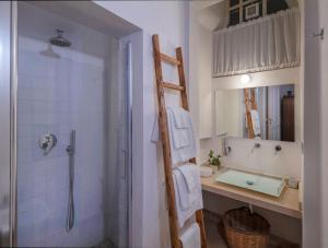 A bathroom at Corte dei Romiti Apartment - Lecce Selection Még 20 kép