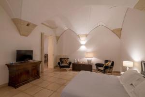 A television and/or entertainment centre at Corte dei Romiti Apartment - Lecce Selection