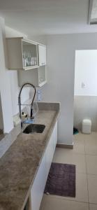 Dapur atau dapur kecil di Belíssimo apartamento +31 gambar
