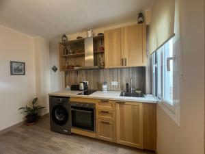 a kitchen with a sink and a dishwasher at Casa de la Paz in Estepona