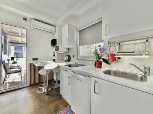 Kuchyň nebo kuchyňský kout v ubytování Charming Apartments Dodo + 37 fotografií