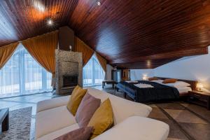 Postel nebo postele na pokoji v ubytování Hotel Amalia + 37 fotografií