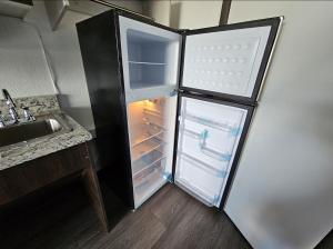 Η κουζίνα ή μικρή κουζίνα στο HomeBridge Extended Stay