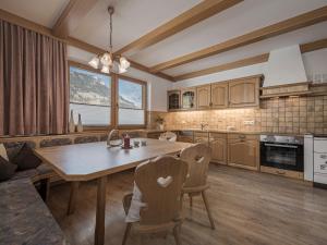 Kuchyň nebo kuchyňský kout v ubytování Appartement Geisler