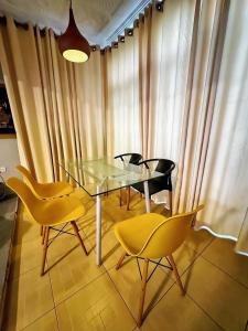 En-suite Ecolodge Room with Views of Safari Valley的休息区