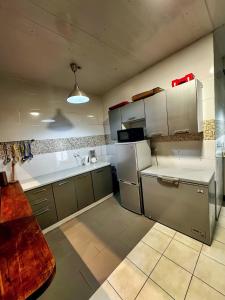 En-suite Ecolodge Room with Views of Safari Valley的厨房或小厨房