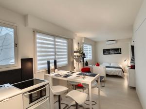 a kitchen and living room with a table and chairs at FRGK FR - Surcouf "PALM BEACH " in Cannes