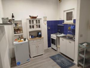 Kuchyňa alebo kuchynka v ubytovaní Il mio piccolo angolo di mare Viareggio