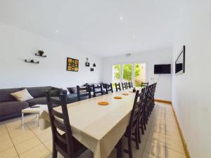 a dining room with a long table and chairs at Gîte grande capacité en Touraine in Draché