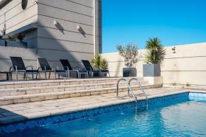 A piscina localizada em Amérian Executive Mendoza Hotel ou nos arredores