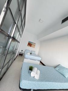 Katil atau katil-katil dalam bilik di LUMINOSOS APARTAMENTOS POZUELO a 8 MINUTOS DE PALACIO REAL