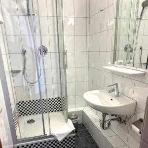 a bathroom with a shower and a sink at Keyless Boardinghouse in Bielefeld