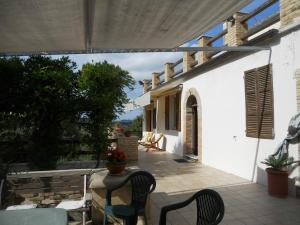 a patio with a table and chairs and a building at Agriturismo Il Palmarone in Rotella