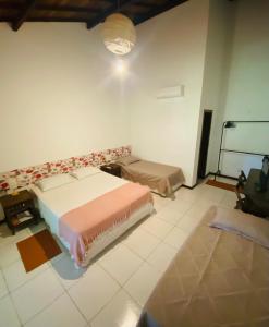 マラウにあるFlat Iansã Condomínio beira-mar Varanda Piscina.の部屋にベッドがある寝室