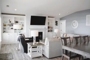 TV a/nebo společenská místnost v ubytování Nautilus Home + 47 fotografií