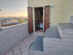 コッレッキオにあるCasa Collecchioの外の景色を望む家のバルコニー