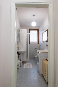 a bathroom with a sink and a washing machine at A casa di Francesco in Santa Maria degli Angeli +18 photos