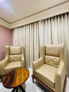 Krishna Resort Pushkar的休息区