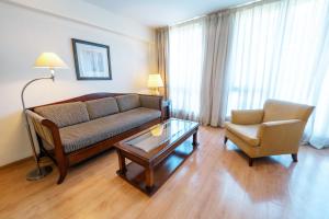 Uma área de estar em Amérian Executive Mendoza Hotel