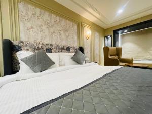 Krishna Resort Pushkar客房内的一张或多张床位