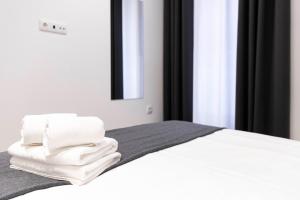 Cama o camas de una habitación en Apartamentos Julio Burell, 74