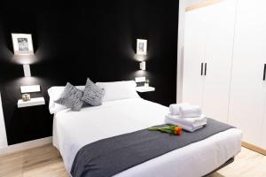 Cama o camas de una habitación en Apartamentos Julio Burell, 74
