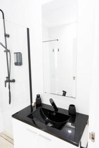 Un baño de Apartamentos Julio Burell, 74