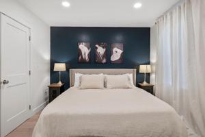 a bedroom with a large bed and two lamps at Family Friendly 3BD Oasis-Parking, WIFI & Pets OK! in Salem