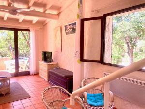 TV a/nebo společenská místnost v ubytování Villa Chérie 120m2 - Bord de Mer - Olmuccio 9 pers