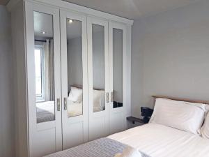 Ένα ή περισσότερα κρεβάτια σε δωμάτιο στο River View Apartment - 1 Bedroom