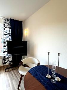 TV a/nebo společenská místnost v ubytování Nice apartment in central location of Winsen
