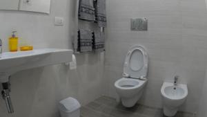 A bathroom at Il Centro Apartments