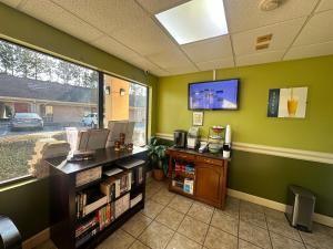 Foto sihtkohas Brunswick asuva majutusasutuse Guest Cottage & Suites By OYO Brunswick-Golden Isles galeriist