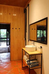 a bathroom with a sink and a mirror at Los Cruxes in Tepoztlán