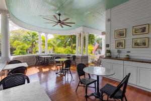 Φωτογραφία από το άλμπουμ του Classic Queen - Curry Mansion with Heated Pool στο Κι Γουέστ