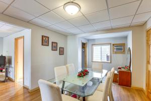 Gambar di galeri bagi 1 Mi to Downtown Welcoming Winona Duplex di Winona
