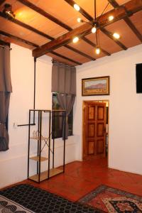 a living room with a wooden ceiling and a door at Los Cruxes in Tepoztlán