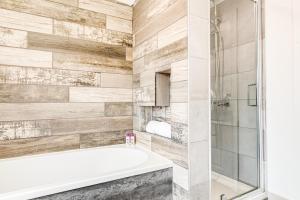 Koupelna v ubytování Glade House-3-Bed Home with Free Parking I Free Wifi I 65-inch TV + 23 fotografií