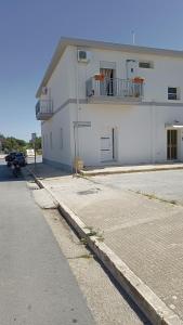 a building on the side of a street at Appartamento Montevago Centro in Montevago