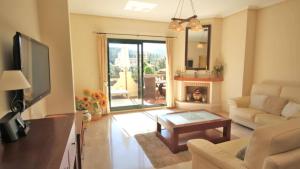 Fotografie z fotogalerie ubytování Two Bedroom Apartment with Pool and Sea Views v destinaci Atamaría