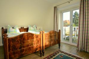 a bedroom with a bed and a sliding glass door at Ferienhaus ,Anke' in Heiligenhafen