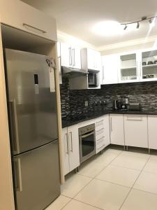 Η κουζίνα ή μικρή κουζίνα στο Luxurious 1 Bedroom Flat No 1 in Windhoek
