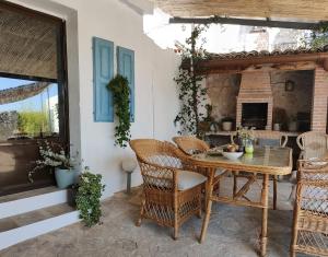 a patio with a table and chairs and a fireplace at Hotel La Casa del Canónigo in Caracenilla