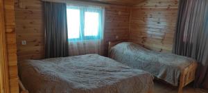 Rúm í herbergi á Eco Chalet Mestia