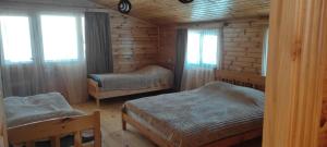 Rúm í herbergi á Eco Chalet Mestia