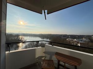 Balkón nebo terasa v ubytování Lakeview Design Apartment